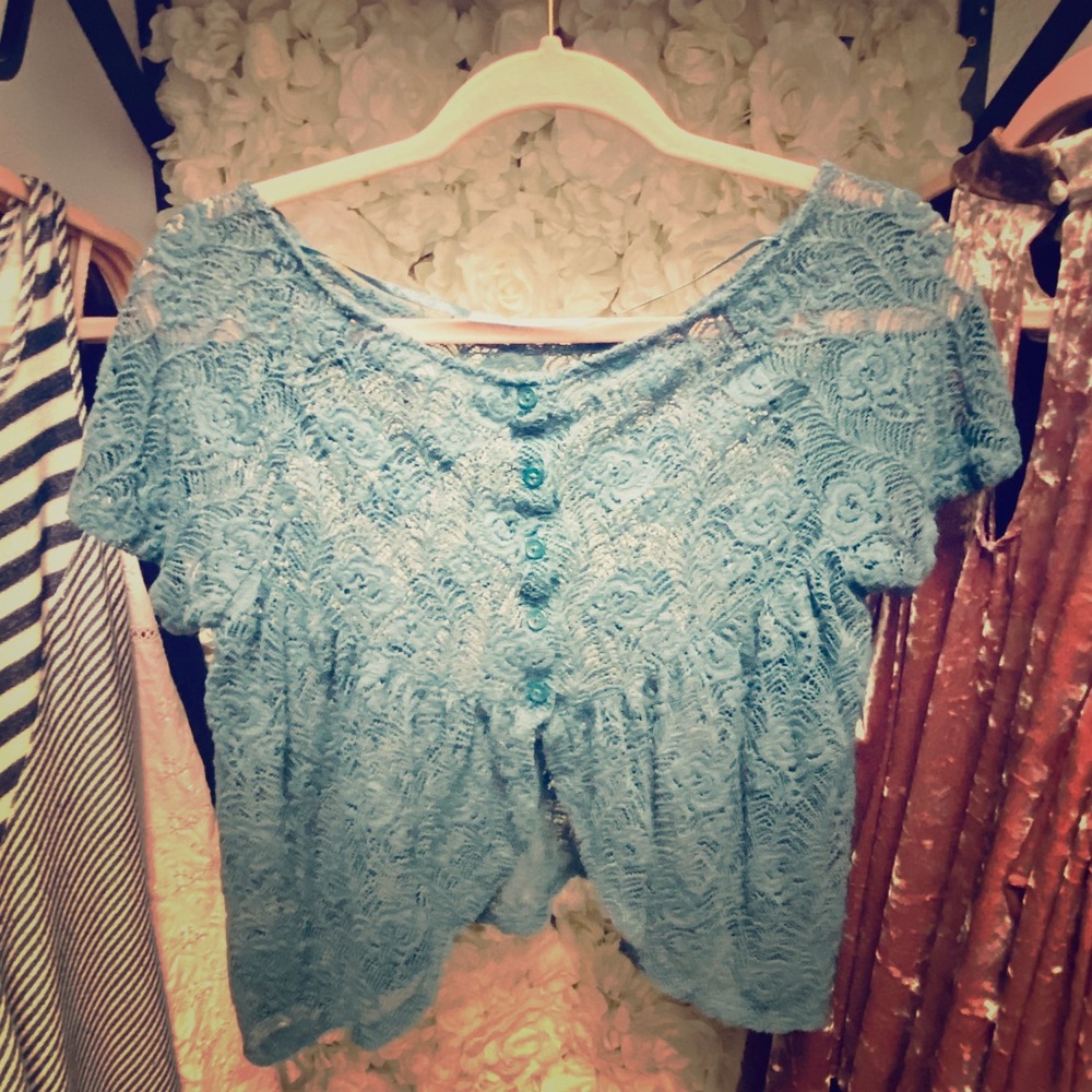 Button back crop top